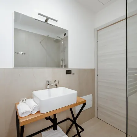 Independent * ורונה